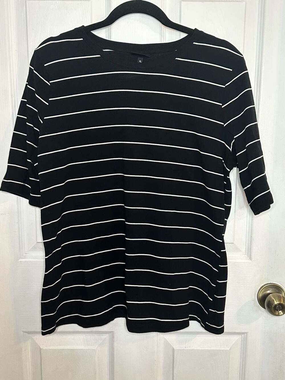 Who What Wear Women's Black and White Striped Short Sleeve T-Shirt